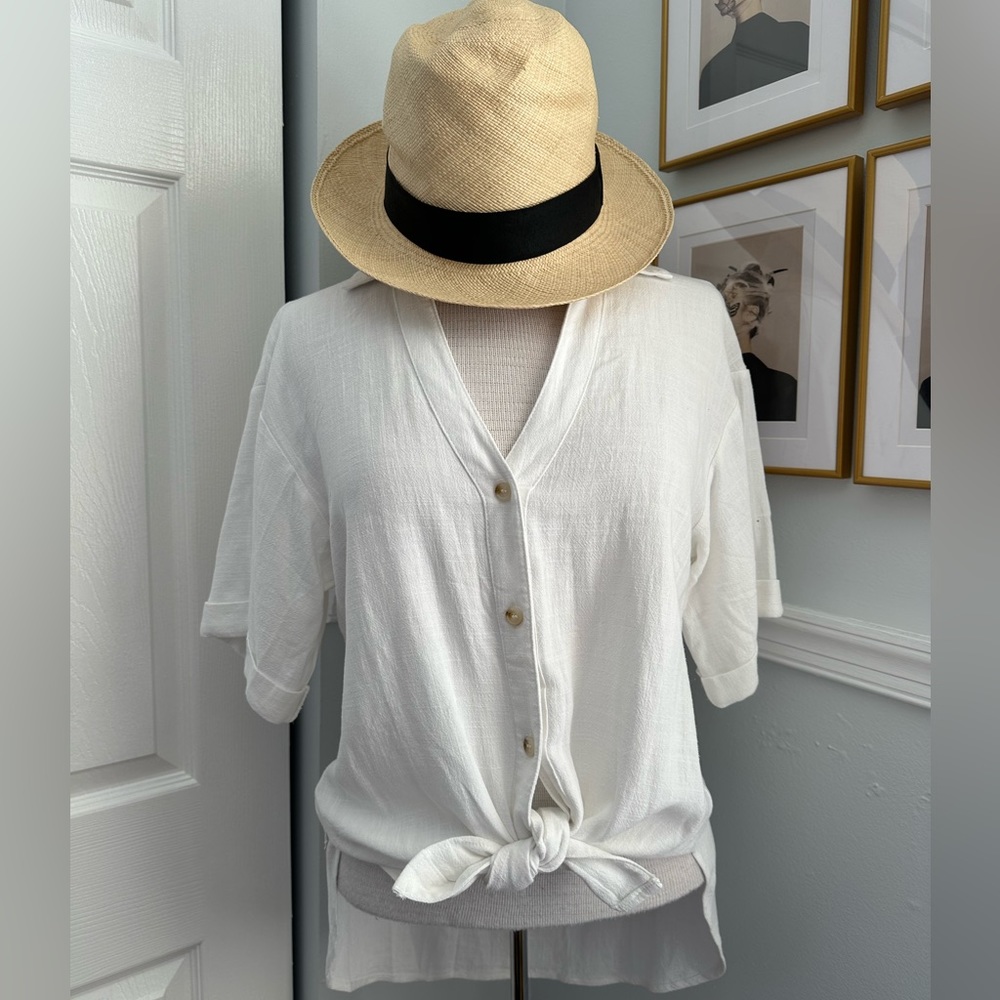 🤍NWOT BUTTON-DOWN WHITE LINEN SHIRT SIZE M • Could be bathing suit cover up!